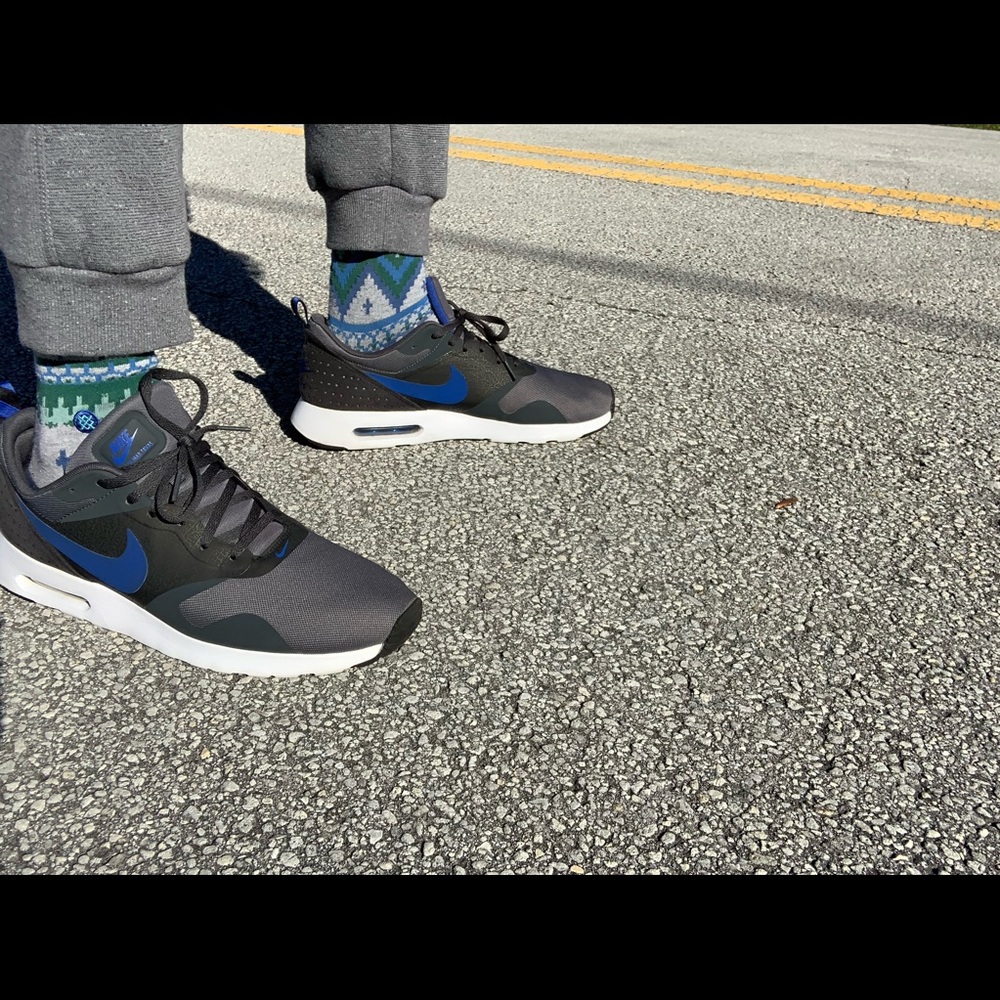 SOLD NIKE AIR MAX TAVAS